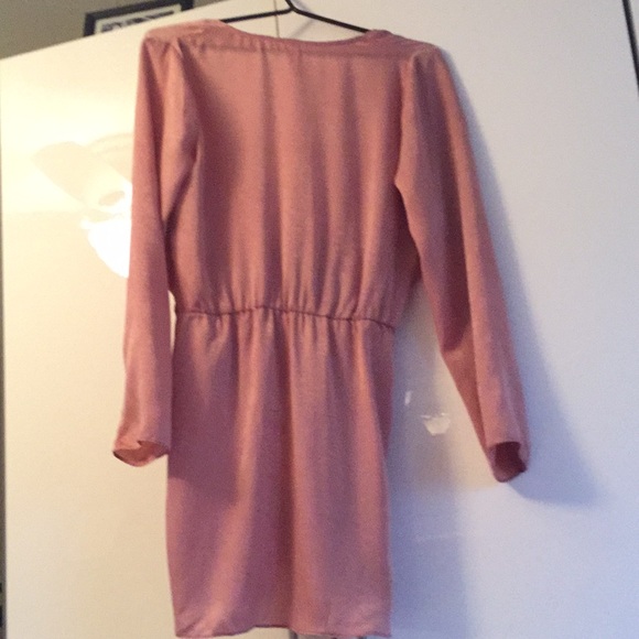 Pretty V-neck dress 🌼 - Picture 4 of 4